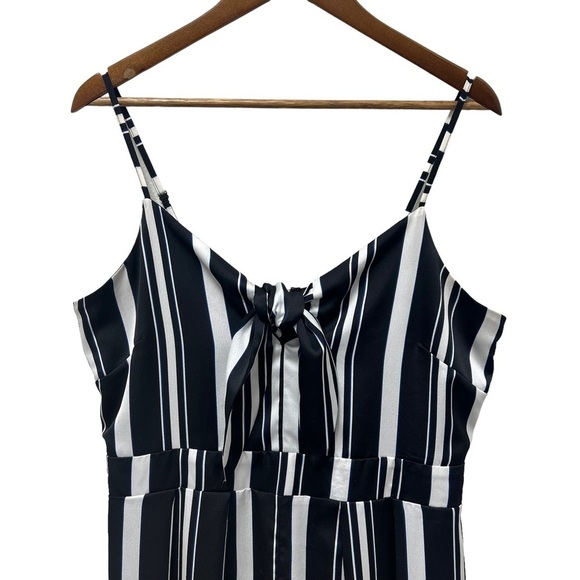 Romeo & Juliet Couture Wide Leg Jumpsuit Size Large  Black & White One Piece - Picture 5 of 13